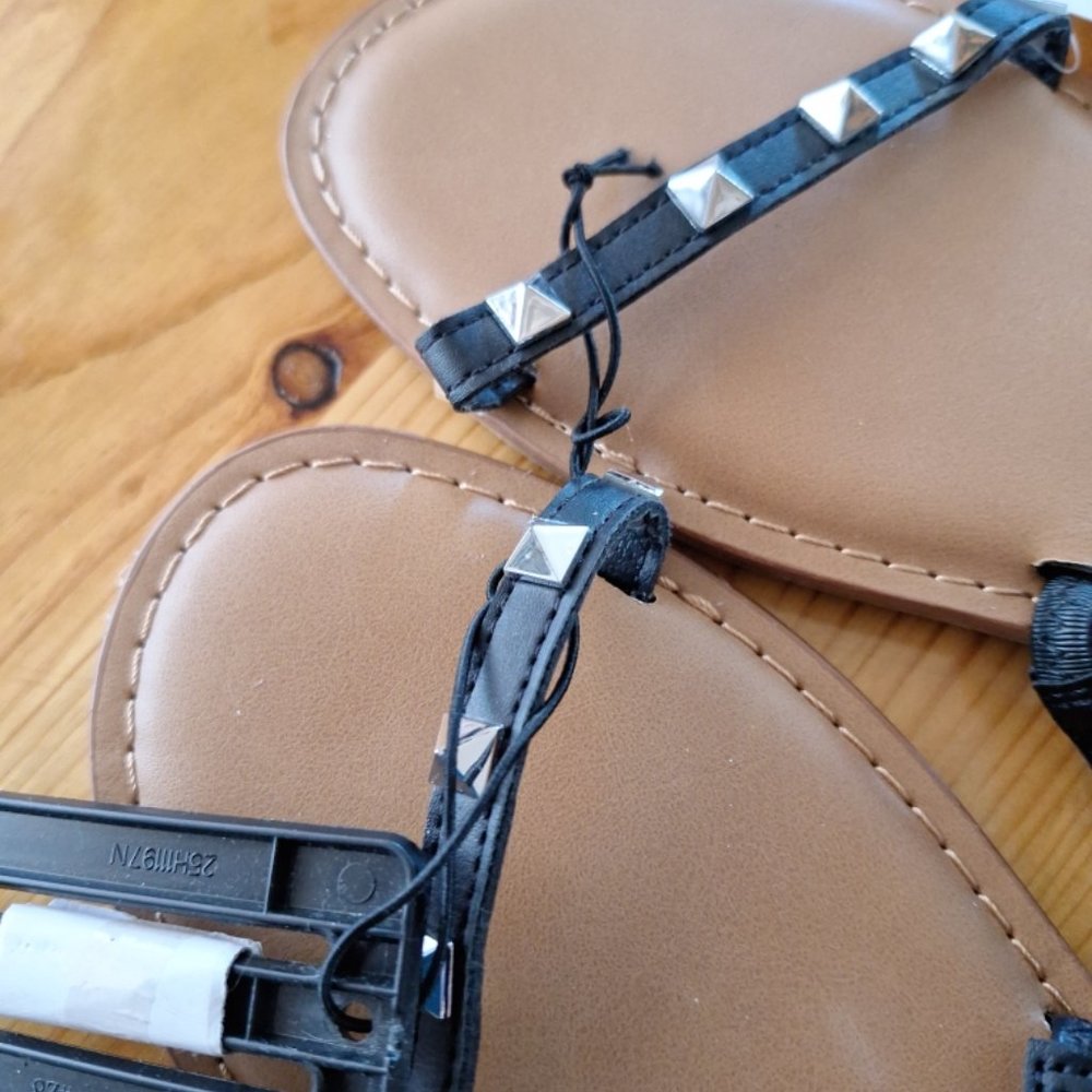 Time & Tru Flat Sandals Size 9 🎇 ADD-ON For $5 To Bundles Of $20 Or More!! - Picture 2 of 4